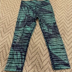 Athleta Kids Teal and Black Patterned Capri Leggings
